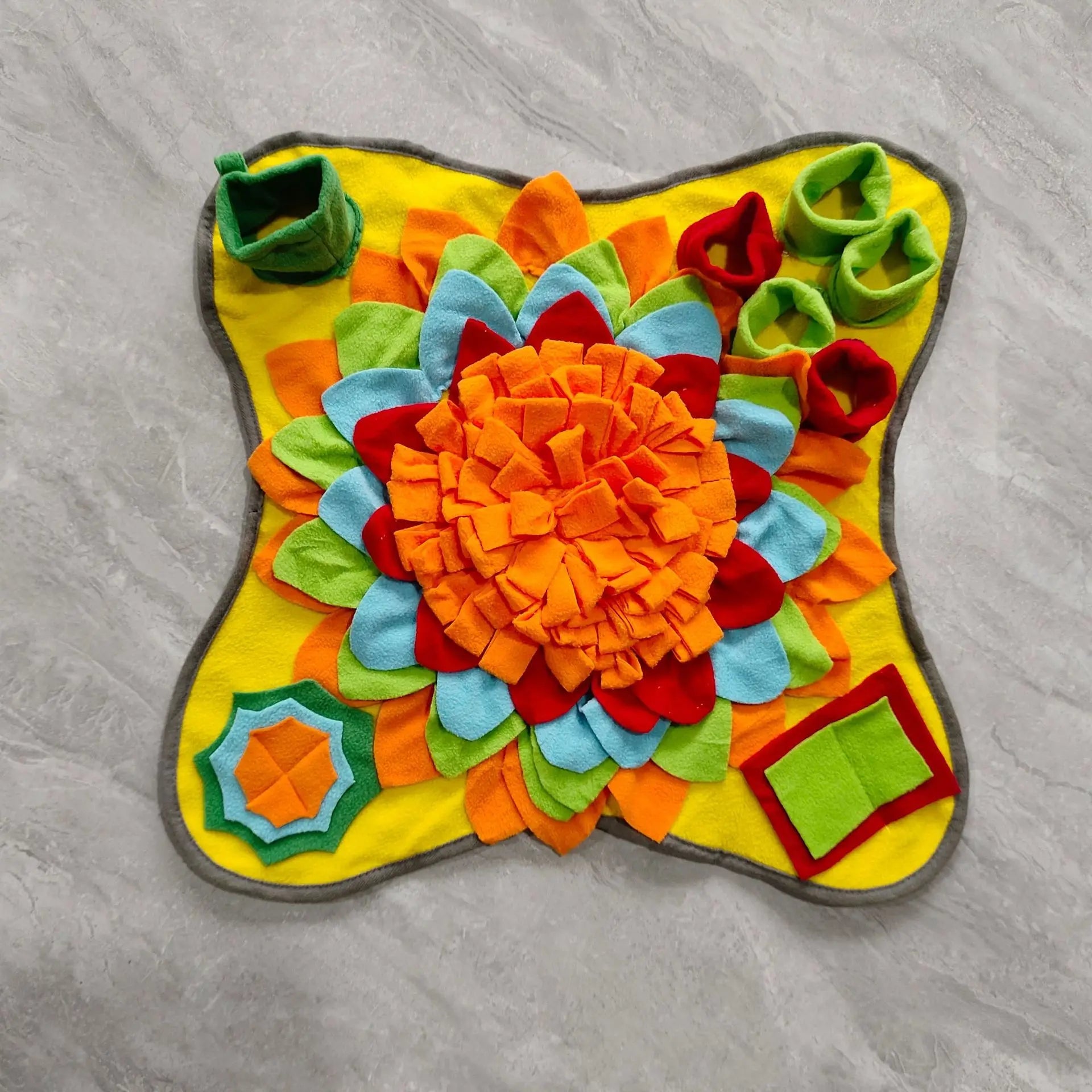 Sniffing Training Mat – Slow Feeding Toy for Pets Paws and Claws