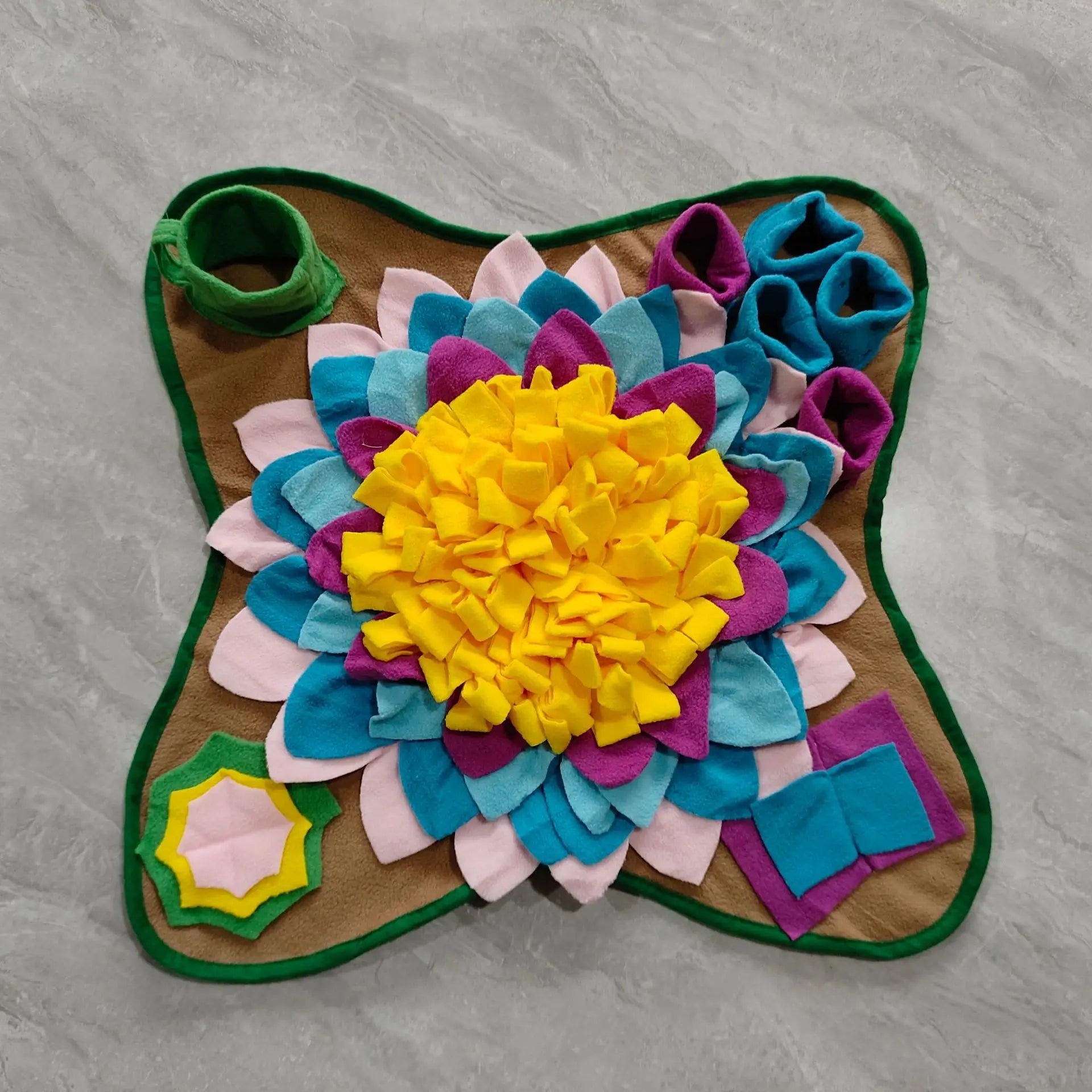 Sniffing Training Mat – Slow Feeding Toy for Pets Paws and Claws